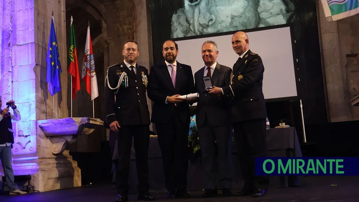 PSP distingue Câmara de Santarém com medalha de ouro por cooperação na segurança pública