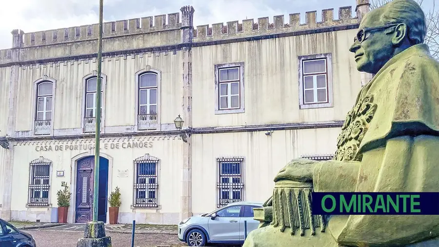 Câmara de Santarém vai comprar antigo presídio militar e antigo e desactivado Centro Comercial Escala 4