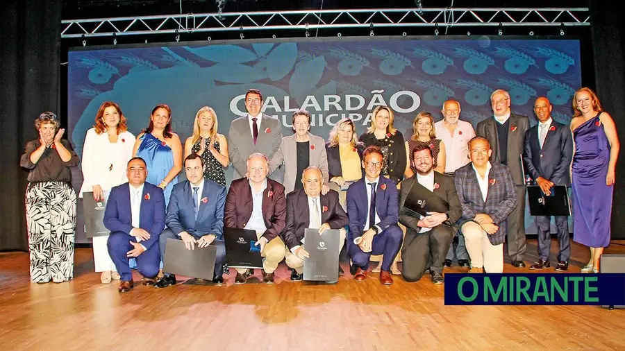 Almeirim devolve dignidade ao feriado municipal da Ascensão e valoriza medalhas municipais