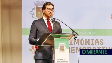 Entroncamento mexe no orçamento e oposição questiona cortes no social e desporto
