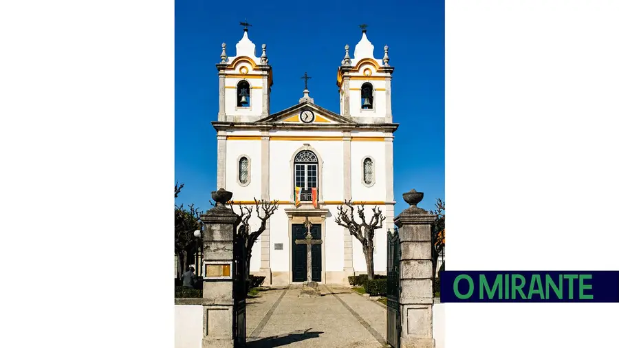 Adro da Igreja de Alpiarça degradado preocupa moradores