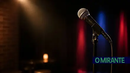stand up comedy comedia microfone micro palco ilustrativ
