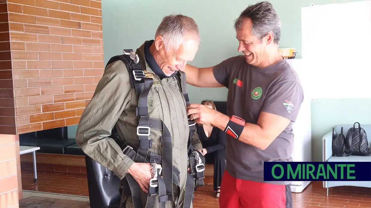 Carlos Tavares saltou de paraquedas a convite do centro social da Póvoa de Santarém