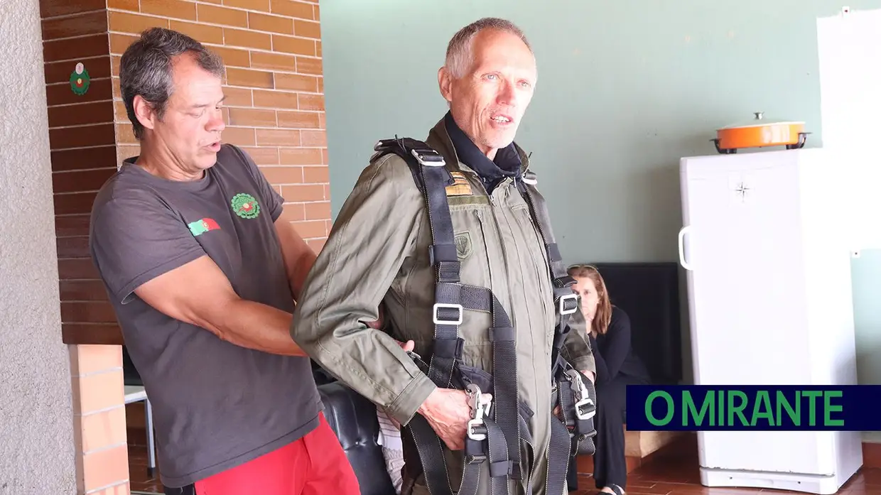 Carlos Tavares saltou de paraquedas a convite do centro social da Póvoa de Santarém