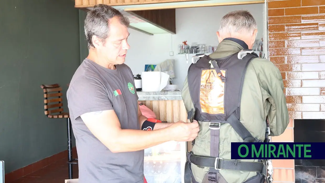 Carlos Tavares saltou de paraquedas a convite do centro social da Póvoa de Santarém