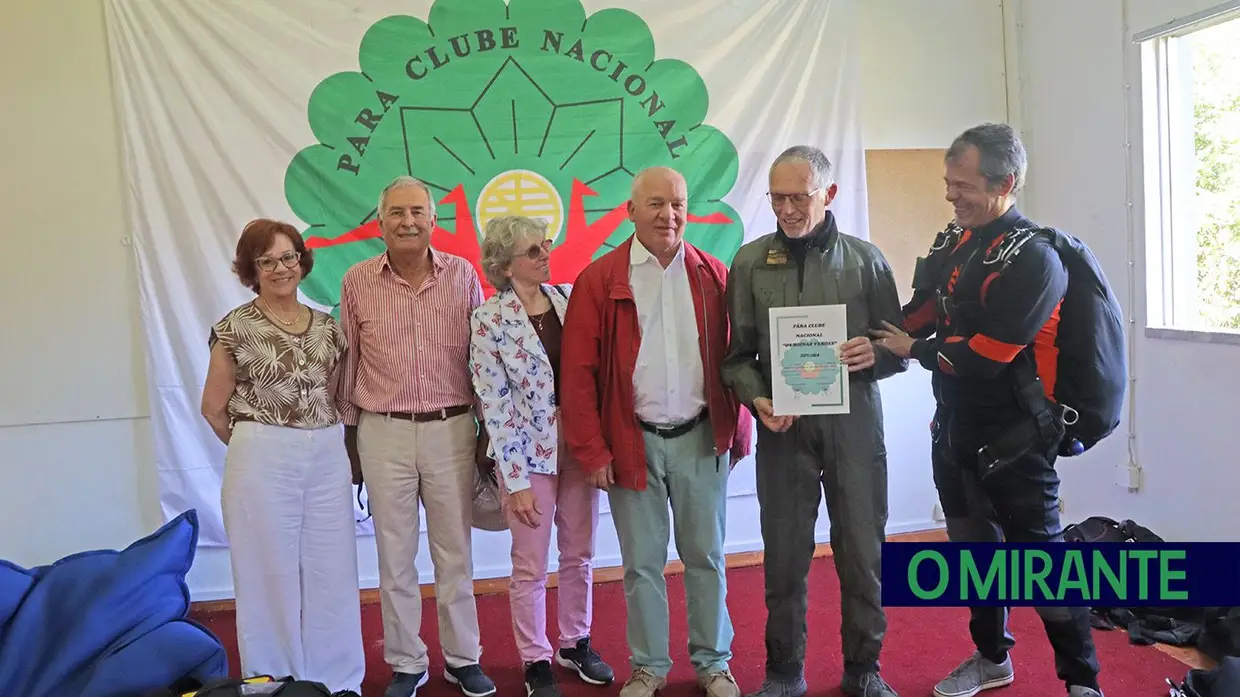 Carlos Tavares saltou de paraquedas a convite do centro social da Póvoa de Santarém