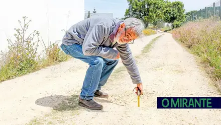Caminho cheio de buracos em Tagarro indigna moradores