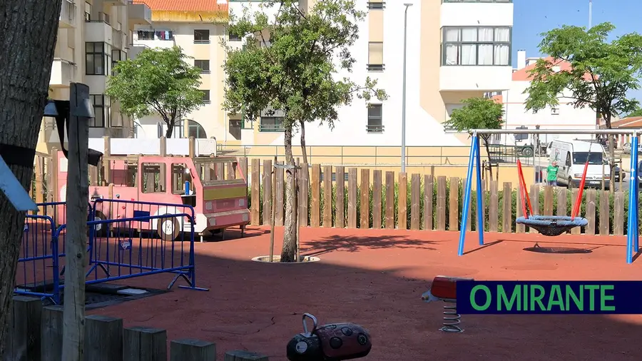 Dia do Brincar mostra que nem sempre é fácil contrariar reparações demoradas nos parques infantis