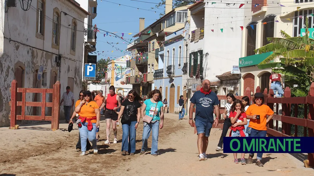 “É Maio, migo, é Maio”: Azambuja vive a festa que une gerações e celebra a alma ribatejana