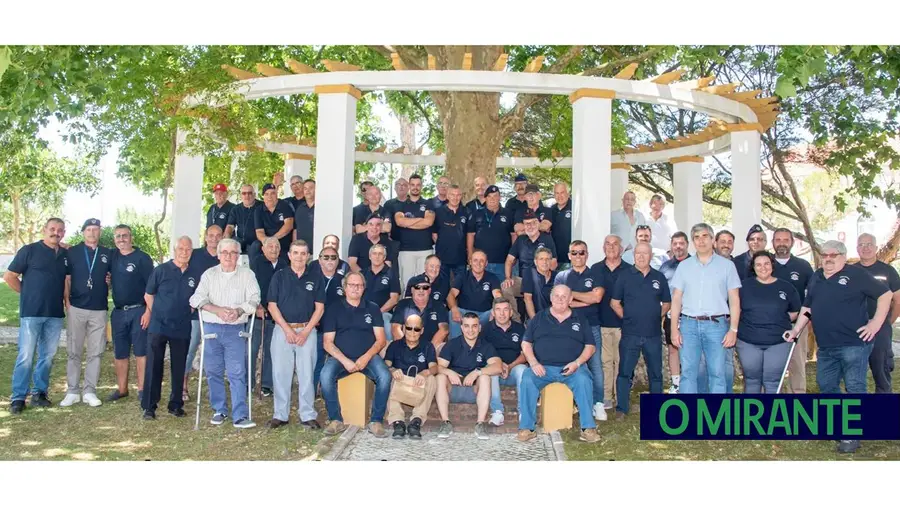 Antigos Bombeiros do Cartaxo homenageiam camaradas falecidos em dia de convívio