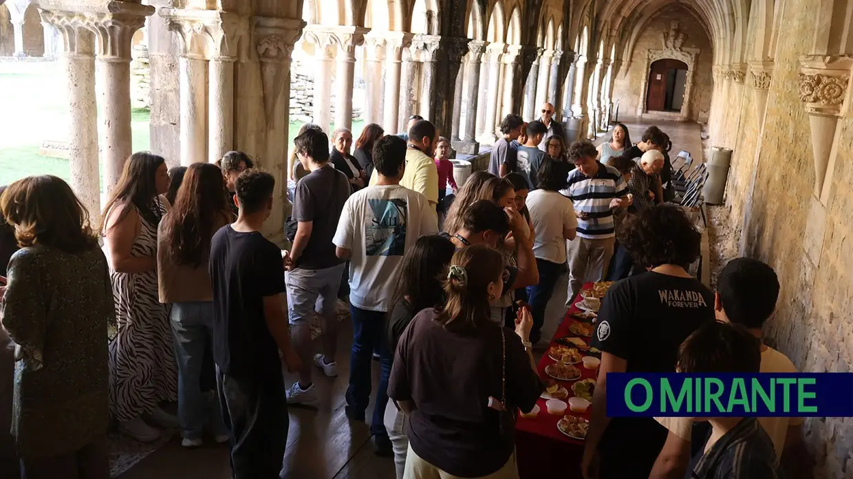 Estudantes da Escola de Educação de Santarém apresentam exposição