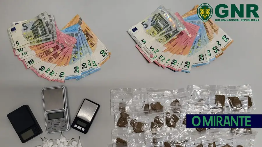 GNR apreende haxixe, cocaína e dinheiro em operação contra tráfico em Marinhais