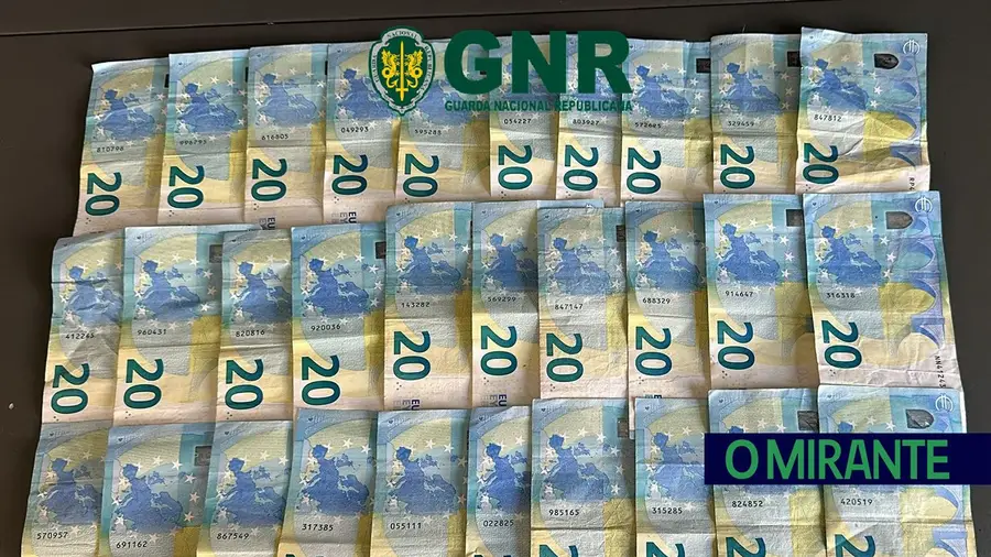 Homem que furtou 600 euros de caixa registadora e empurrou vítima ao chão fica em prisão domiciliária