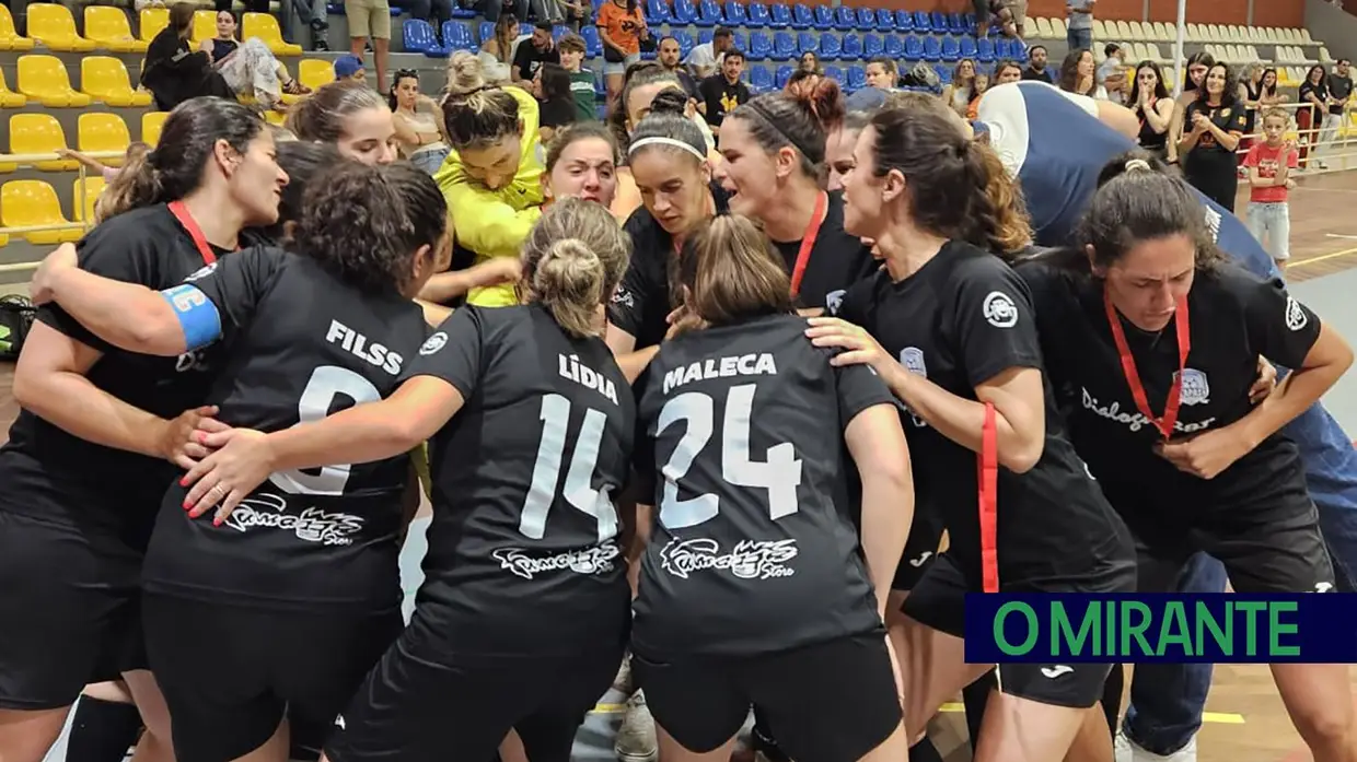 Azinhaga levanta troféu em final de festa para o futebol feminino
