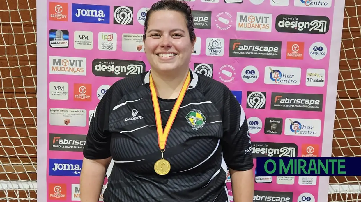 Azinhaga levanta troféu em final de festa para o futebol feminino
