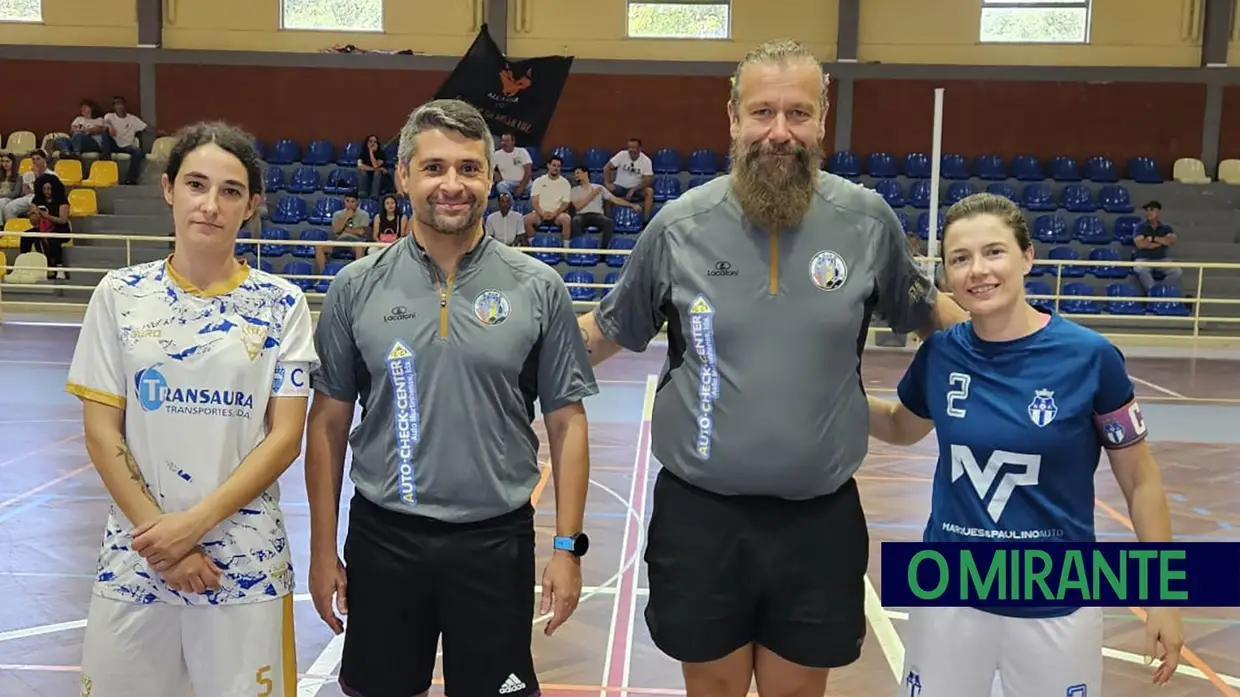 Azinhaga levanta troféu em final de festa para o futebol feminino