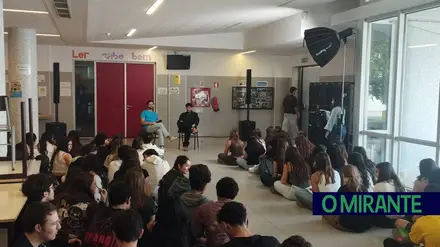 Alunos de Benavente dão voz ao primeiro episódio do BORA com Agir