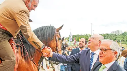 Ministro admite que há muita burocracia e que apoio a agricultores é insuficiente