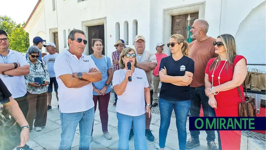 Renault 4L voltaram a Benavente com memória, afectos e tradição à boleia