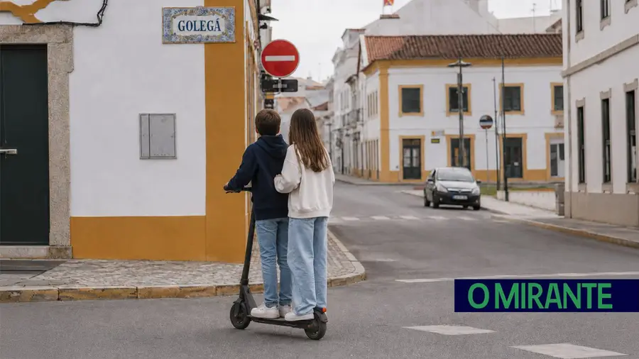 Criança em estado grave após colisão entre trotinete e carro na Golegã
