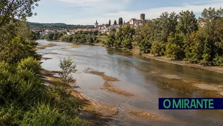 Tejo e Zêzere reduzidos a fio de água indignam populações ribeirinhas