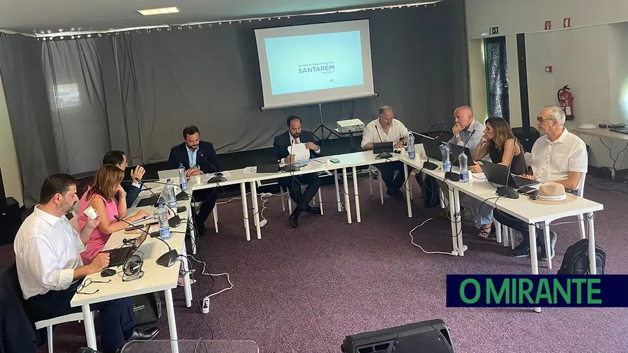 Reunião de câmara de Santarém na Feira Nacional de Agricultura