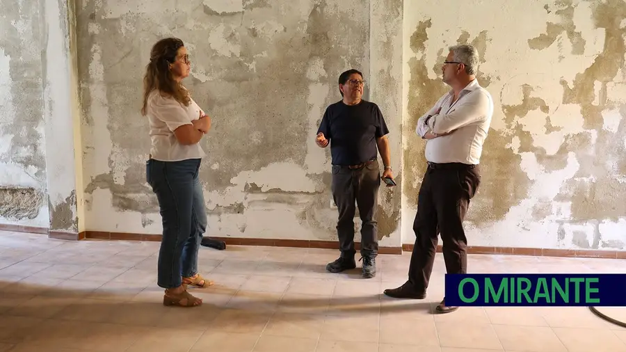 Antigo edifício da JAE em Arruda dos Vinhos transformado em habitação municipal