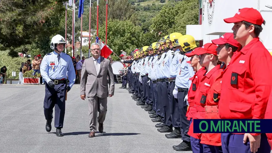 Seis viaturas reforçam Bombeiros de Arruda no dia do 137º aniversário