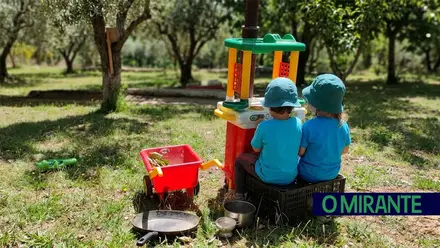 Mais de 300 assinaturas contestam intenção de encerrar jardim de infância da Calhandriz