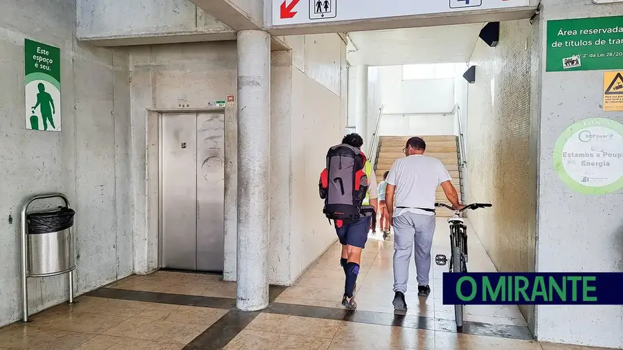 Elevadores avariados nas estações de comboio de VFX continuam a ser mau cartão de visita