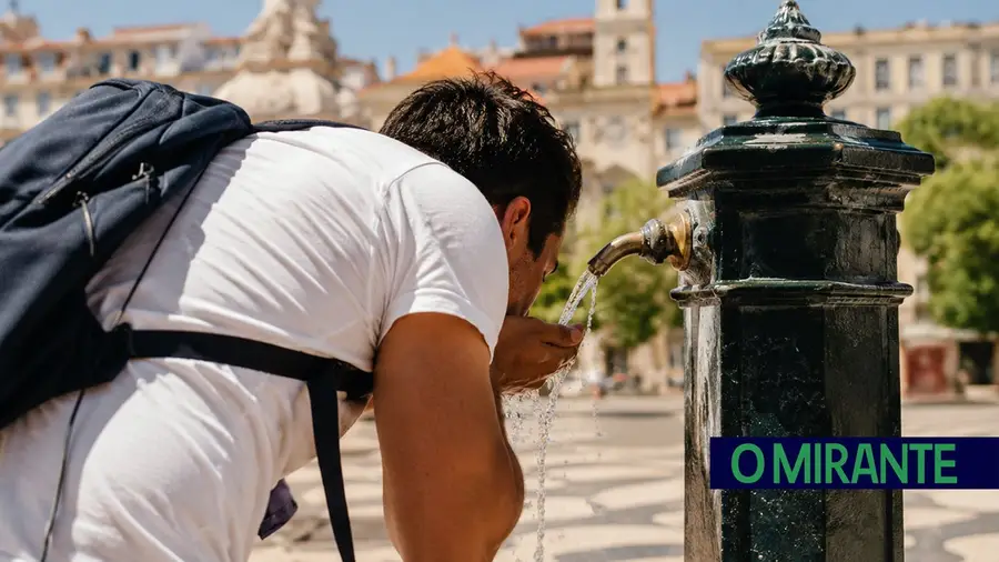 calor fonte fontanário água refrescar ilustrativ