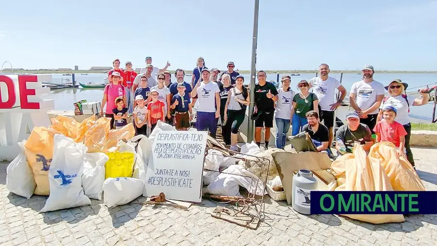 Voluntários já retiraram 12 toneladas de lixo das margens do Tejo