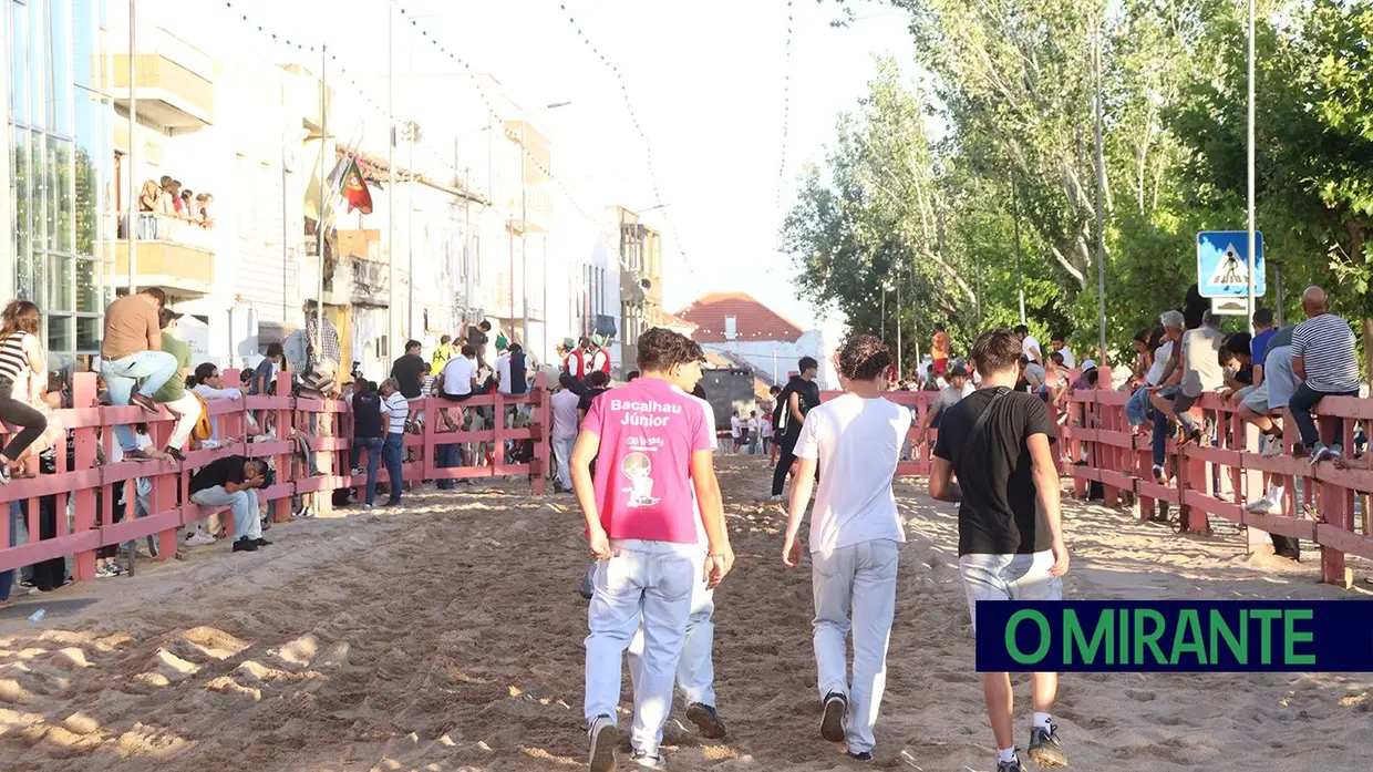 Festas da Cidade do Cartaxo arrancam com música, tradição e animação taurina