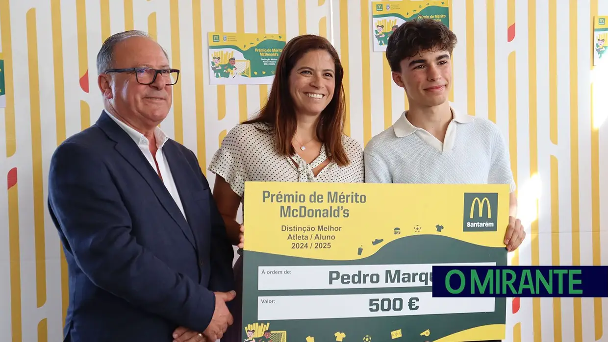 Associação de Futebol de Santarém distinguiu mérito escolar e desportivo