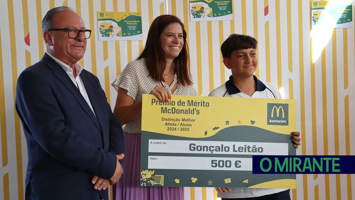 Associação de Futebol de Santarém distinguiu mérito escolar e desportivo