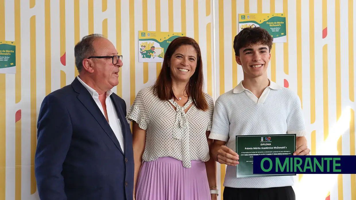 Associação de Futebol de Santarém distinguiu mérito escolar e desportivo