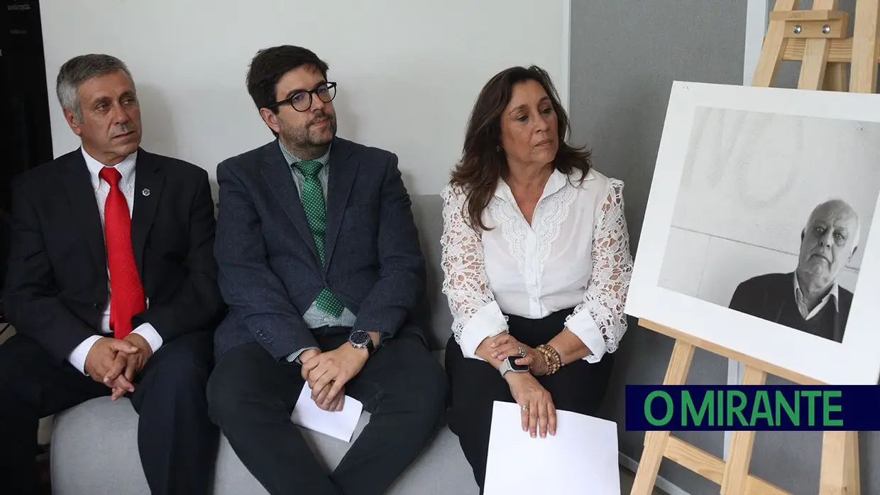 Biblioteca Municipal de Vila Nova da Barquinha passa a chamar-se oficialmente Carlos Matos Gomes