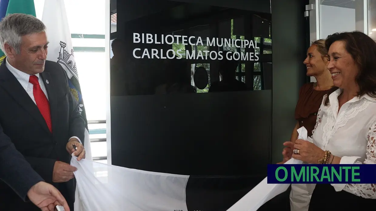 Biblioteca Municipal de Vila Nova da Barquinha passa a chamar-se oficialmente Carlos Matos Gomes