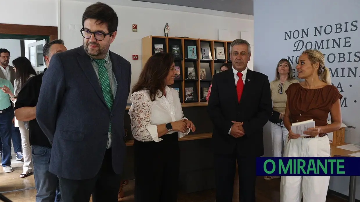 Biblioteca Municipal de Vila Nova da Barquinha passa a chamar-se oficialmente Carlos Matos Gomes