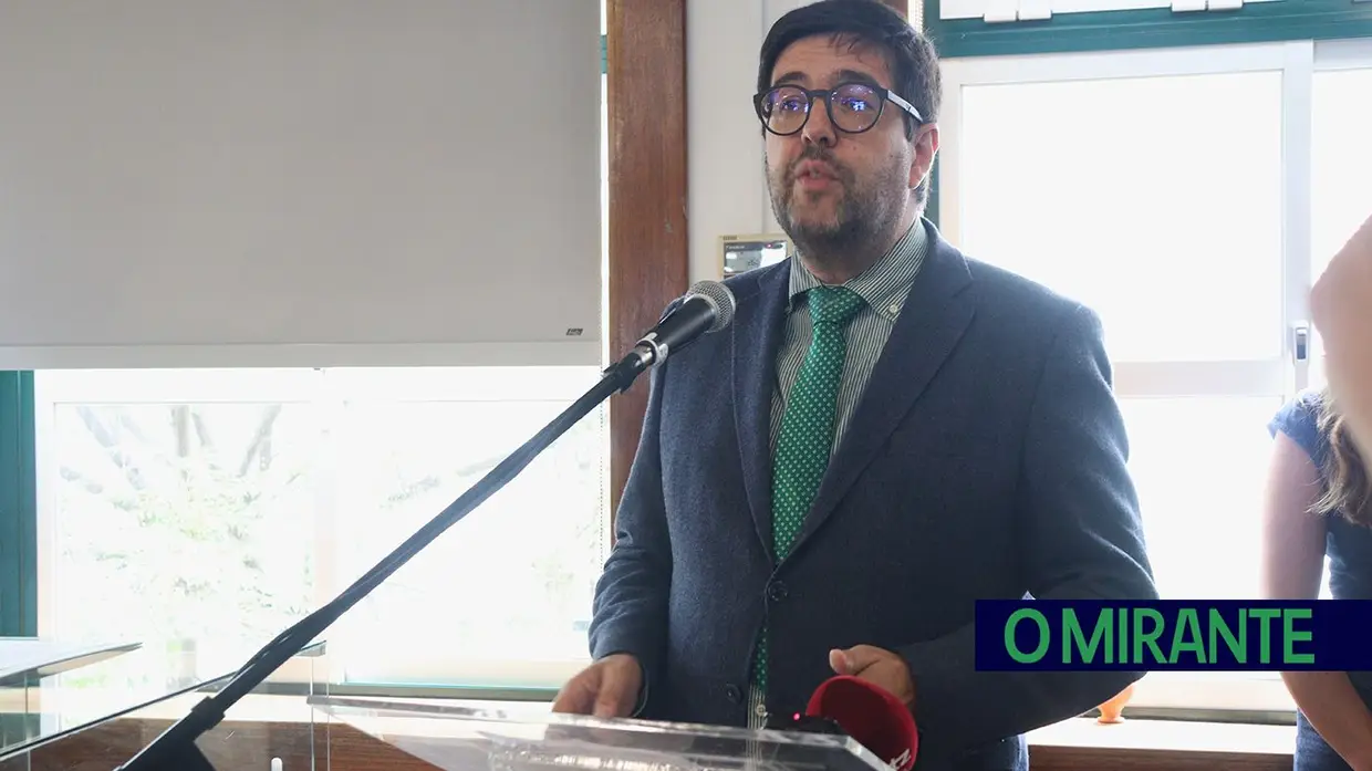 Biblioteca Municipal de Vila Nova da Barquinha passa a chamar-se oficialmente Carlos Matos Gomes