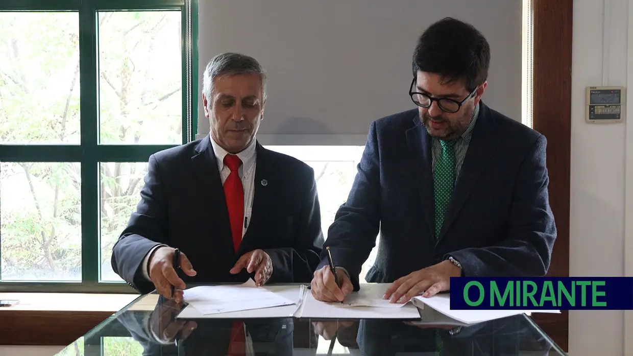 Biblioteca Municipal de Vila Nova da Barquinha passa a chamar-se oficialmente Carlos Matos Gomes