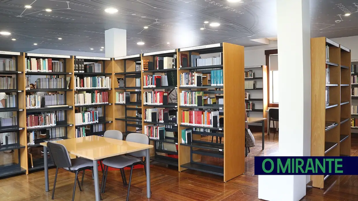 Biblioteca Municipal de Vila Nova da Barquinha passa a chamar-se oficialmente Carlos Matos Gomes