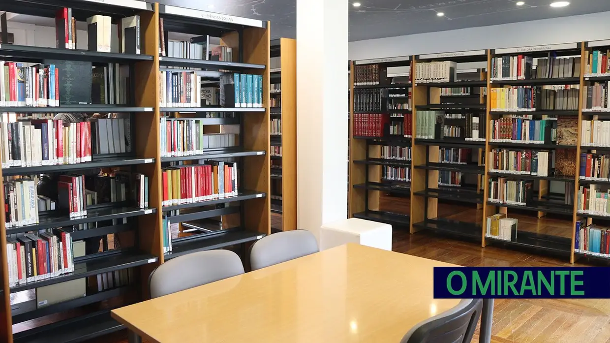 Biblioteca Municipal de Vila Nova da Barquinha passa a chamar-se oficialmente Carlos Matos Gomes