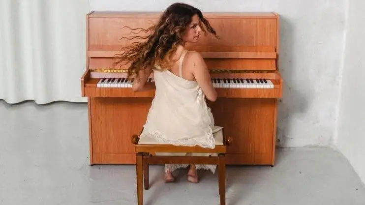 Novo single “Céu de Safiras” nasce de um sonho e marca viragem emocional de Inês Fonseca