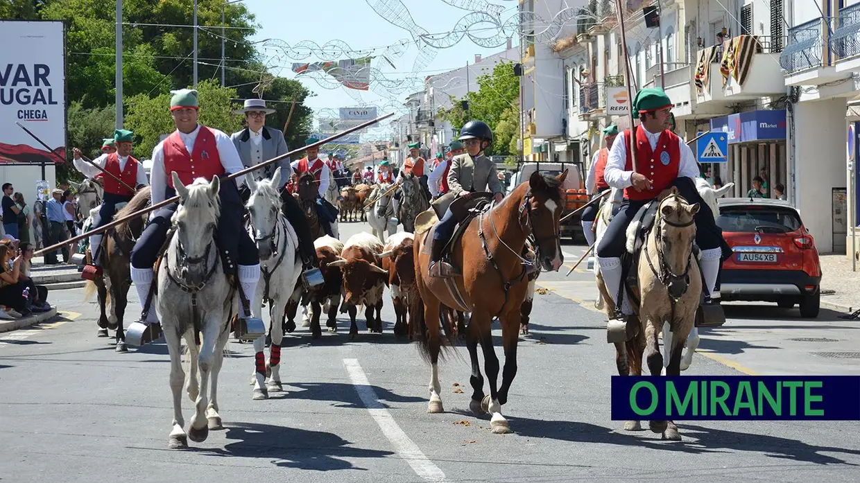 Benavente voltou a servir amizade com festa brava e sardinha assada