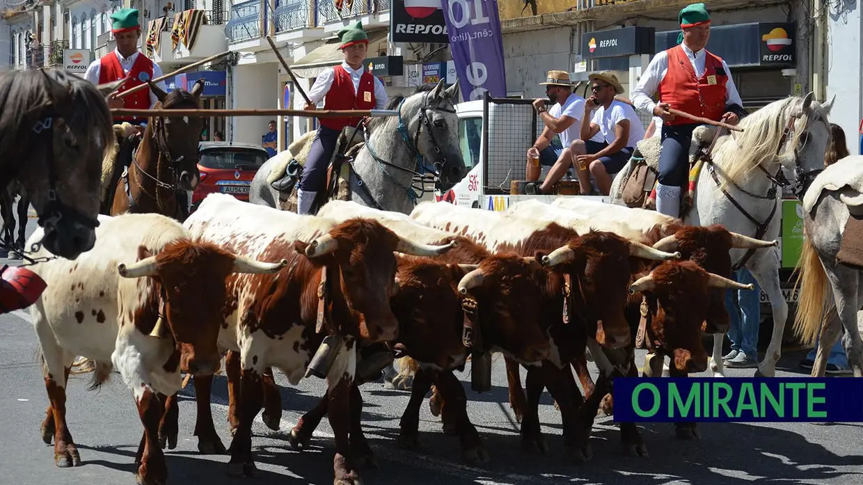 Benavente voltou a servir amizade com festa brava e sardinha assada