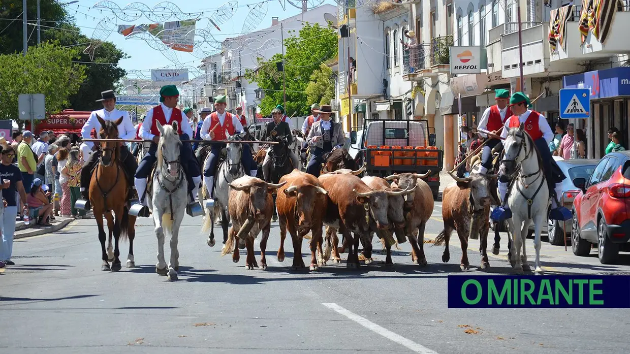 Benavente voltou a servir amizade com festa brava e sardinha assada