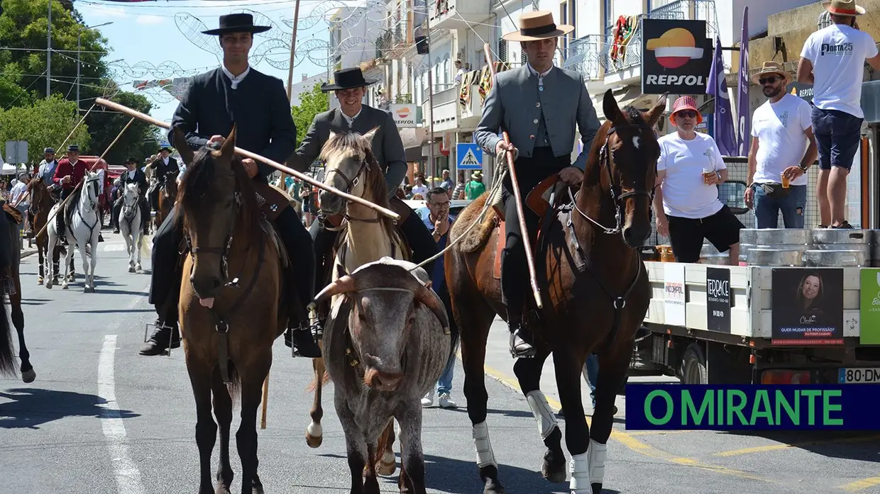 Benavente voltou a servir amizade com festa brava e sardinha assada