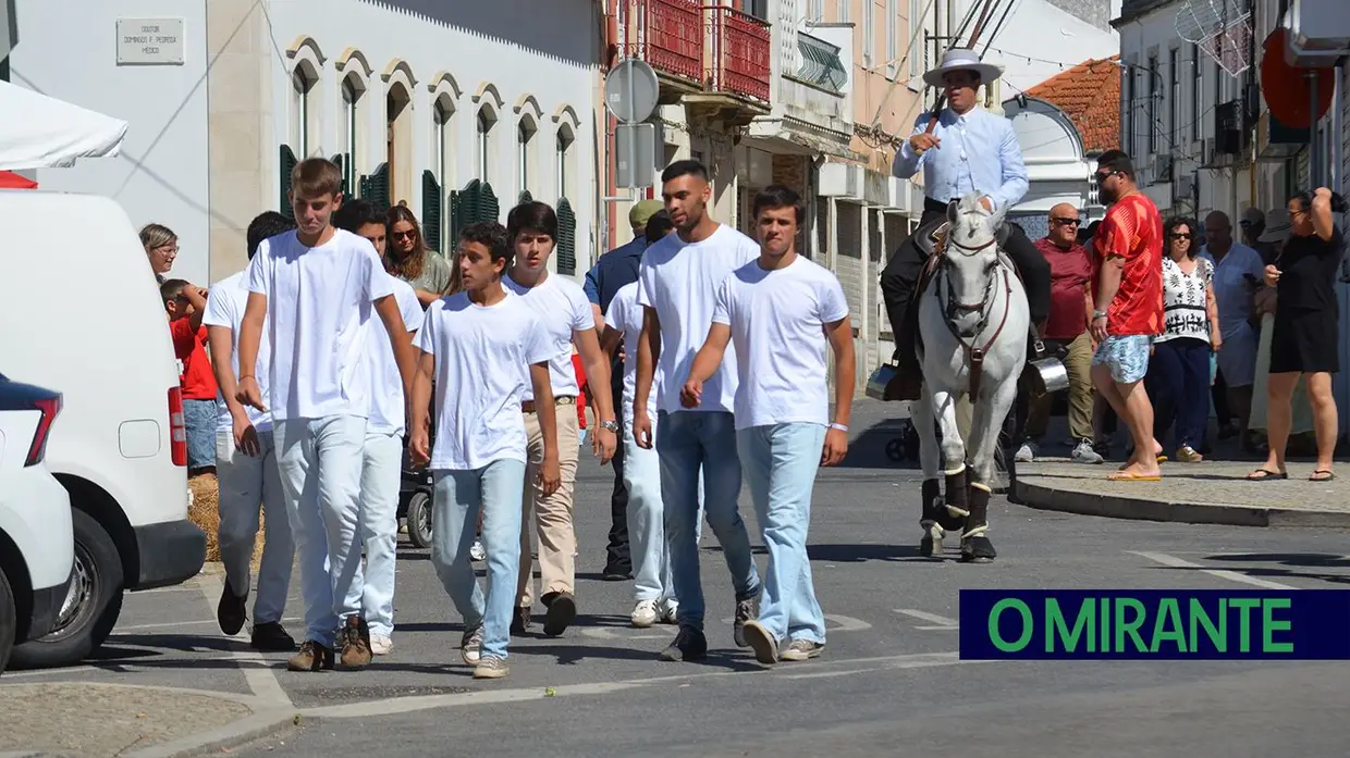 Benavente voltou a servir amizade com festa brava e sardinha assada