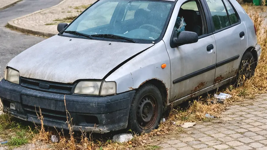 Repetição de concurso público atrasa remoção de viaturas abandonadas em Almeirim
